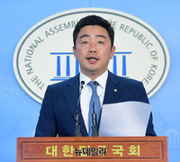 [포토] 강훈식 대변인 