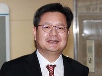 [포토] 고용노동부 들어서는 김장겸