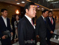 [포토] 국회 나서는 이낙연 총리