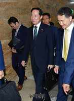[포토] 국회 나서는 송영무 국방부 장관