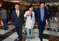 [포토] 국회나서는 추미애 더불어민주당 대표