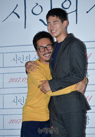 [포토] 포옹하는 양익준-정가람