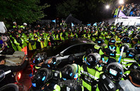 [포토] 사드 들어오는 도로 막은 차량