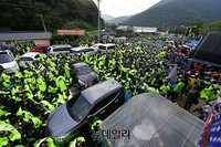 [포토] 사드반대 집회, 경찰과 밤샘 대치