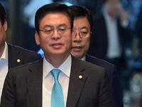 [포토] 토론회 입장하는 정우택 원내대표