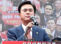 [영상] 규탄사하는 김태흠 방송장악저지특별위원장