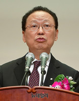 [포토] 최흥식 신임 금융감독원장 취임