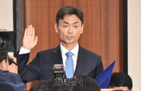 [포토] 선서하는 박성진 중소벤처기업부 장관 후보자