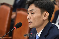 [포토] 질문에 답하는 박성진 중소벤처기업부 장관