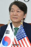 [포토] 마크 내퍼 주한美대사 대리 접견하는 안철수