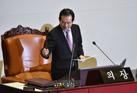 [포토] 김이수 헌법재판소장 임명동의안 부결 선언하는 정세균 의장