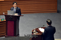 [포토] 질문에 답하는 박상기 법무부장관