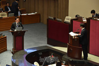 [포토] 답변하는 송영무 국방부 장관