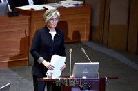 [포토] 단상으로 향하는 강경화 외교부 장관