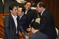 [포토] 대화 나누는 홍문표-김진태