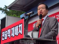 [포토] 전술핵재배치 국민보고대회, 발언하는 홍준표