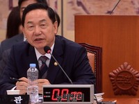 [포토] 교문위 전체회의, 질문에 답하는 김상곤