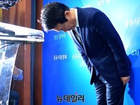 [포토] 고개숙인 남경필 