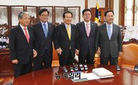 [포토] 회동 갖는 여야4당 교섭단체 원내대표와 정세균 의장