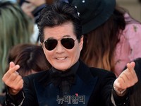 [포토] 까만안경 쓴 이루아빠 태진아