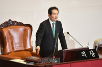 [포토] 김명수 인명동의안 상정하는 정세균 국회의장