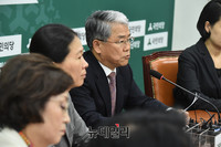 [포토] 기자회견 갖는 국민의당 김동철 원내대표