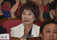 [포토] 박수치는 주옥순 엄마부대봉사단 대표