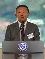 [포토] 기념사하는 신철식 기념사업회장