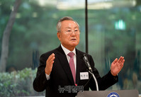 [포토] 축사하는 이건수 동아일렉콤 회장