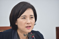 [포토] 발언하는 교육 및 대입제도 개선 TF 유은혜 단장