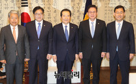 [포토] 국감 앞두고 한 자리에 모인 정세균 의장과 4당 원내대표