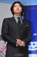 [포토] 수염-머리 길러도 빛나는 현빈