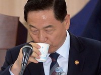 [포토] 물 마시는 김상곤