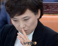 [포토] 고민하는 김현미 국토부 장관