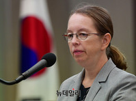 [포토] 기조연설하는 시나폴슨 UN인권사무소 서울소장