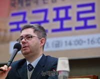 [포토] 국군포로 세미나 주제발표하는 '샬론 타이' 고려대 교수