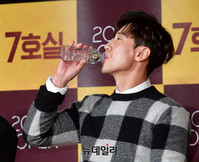 [포토] 물마시는 신하균