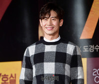 [포토] 7호실로 스크린 복귀하는 신하균