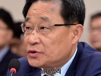 [포토] 답변하는 최수규 중소벤처기업부 차관