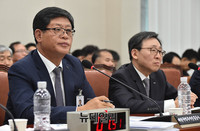 [포토] 답변하는 김재홍 대한무역투자진흥공사 사장