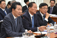 [포토] 답변하는 장호성 한국대학교육협의회장