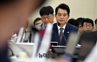 [포토] 국정감사, 답변하는 류영진 식약처장