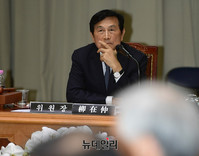 [포토] 서울시 국감, 참석한 유재중 행안위 위원장