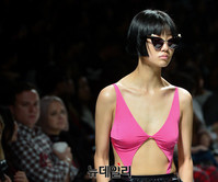 [포토] 2018 봄-여름 콜렉션 선보인 '푸시버튼'