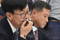 [포토] 질문에 답하는 김상조 공정거래 위원장