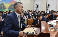 [포토] 정무위 국정감사 출석한 함영준 오뚜기 회장