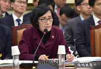 [포토] 질문 경청하는 피우진 국가보훈처장