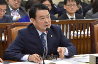 [포토] 답변하는 김대년 선거관리 위원회 사무총장