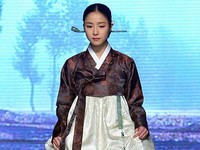 [포토] 신세경 런웨이, 고운 한복 자태