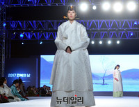 [포토] 21번째 생일 맞은 한복의날 '나의자랑, 나의 한복'